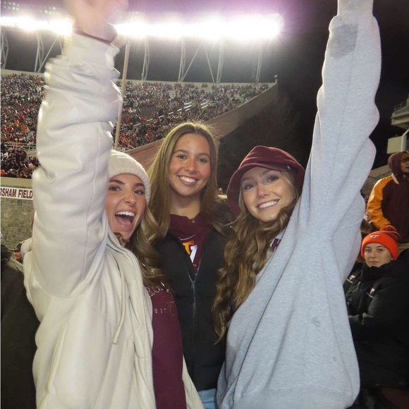 Meet your Posher, Corinne - Picture 1 of 1